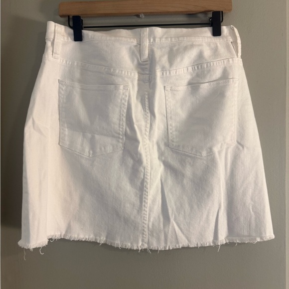 J.Crew White Denim Mini Skirt Size 30 Frayed Hem Cotton Blend - Picture 2 of 7